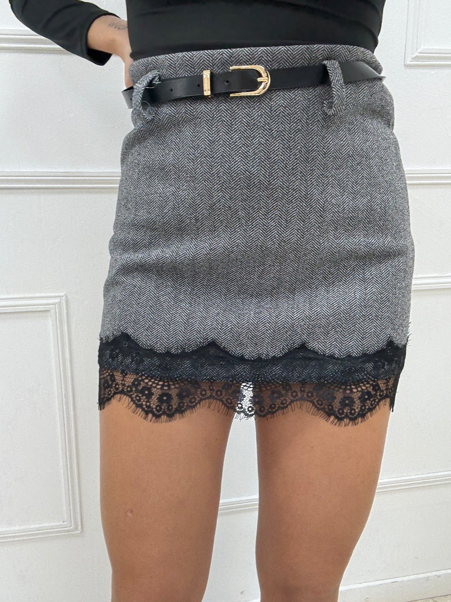 MINI FALDA DETALLE ENCAJE