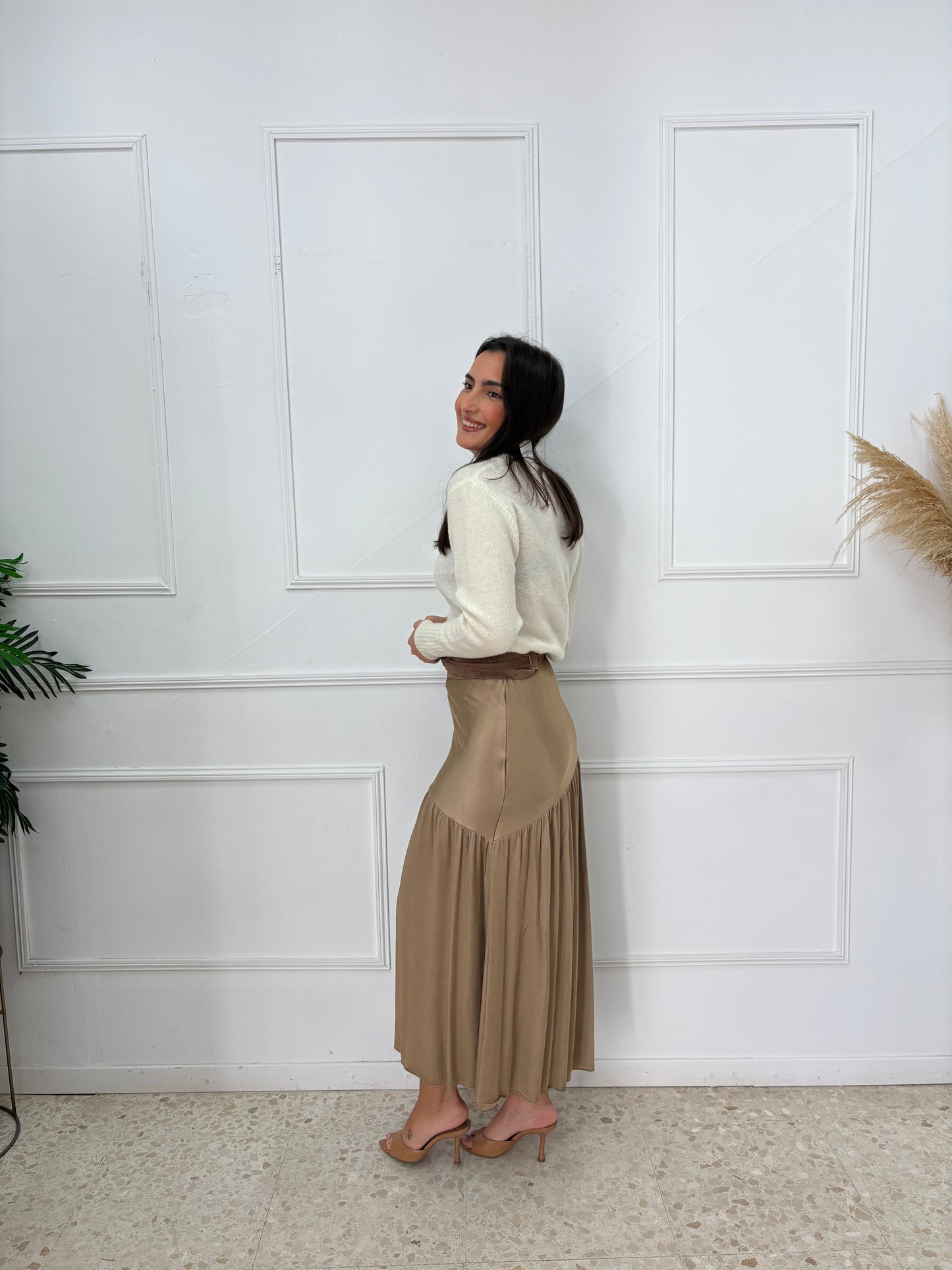 FALDA SATÉN ASIMÉTRICA