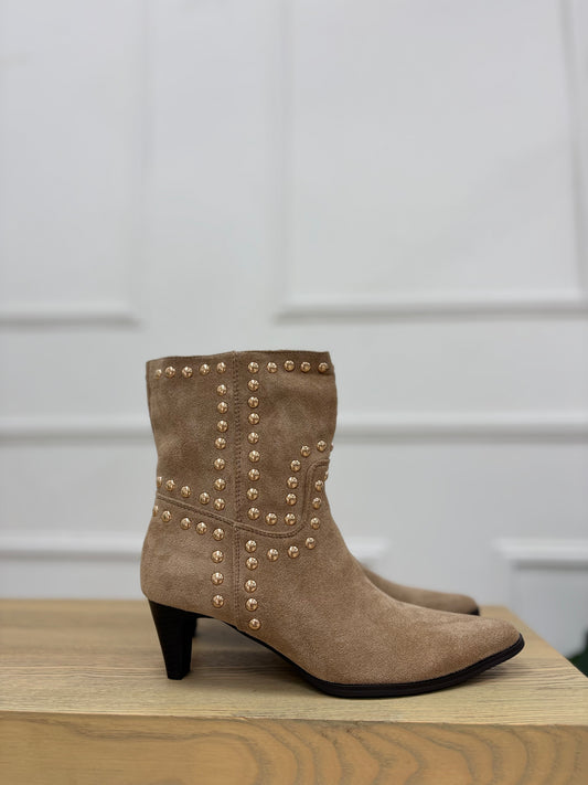BOTÍN BEIGE TACHAS